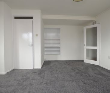2 Bedroom Ground Floor Flat - Photo 4