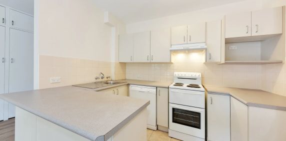 One Bedroom Apartment in Convenient Location - Photo 2