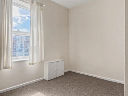 Compact Multi-Level Living - Photo 2