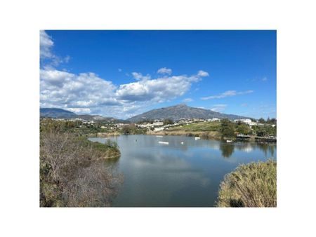 4 bedroom luxury Semidetached House for rent in Marbella, Spain - Photo 2