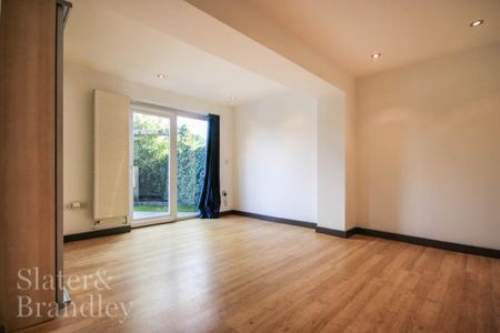 4 bedroom townhouse to rent - Photo 3