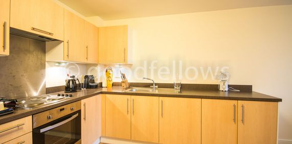 Schoolgate Drive, Morden, SM4 - Photo 2