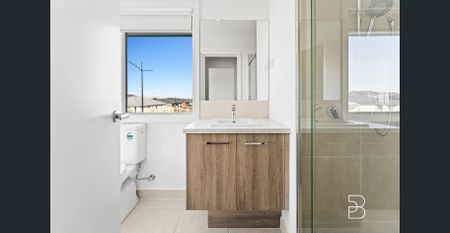 Stunning Family Home in Fraser Rise... - Photo 5