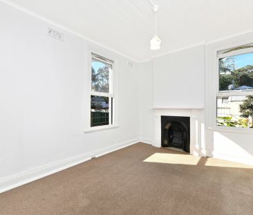 Charming & Spacious 2 Story Home - Photo 2