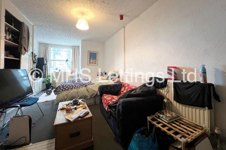 8 Bedroom Mid Terraced House for rent in St. Johns Terrace - Photo 3