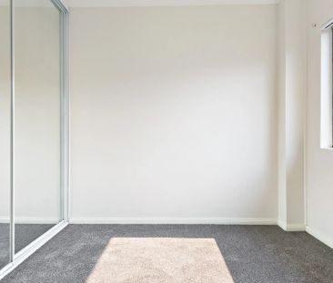 Easy-care Apartment Living Close To Schools, Parks & More - Photo 5