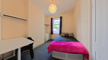 4 bedroom terraced house to rent - Photo 4