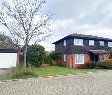 3 bedroom house to rent Kemble Court, Downhead Park, Milton Keynes,... - Photo 3