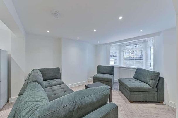 Ferndale Road, Clapham North, SW4 - Photo 1