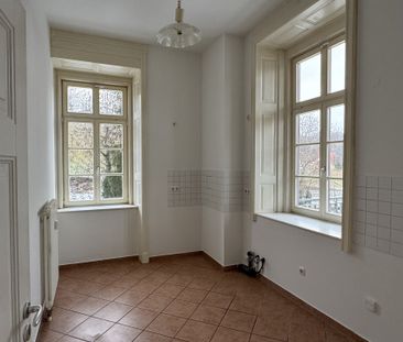 Repräsentative 5-Zi.-Wohnung mit großem Balkon u. Weitblick am Wein... - Foto 1