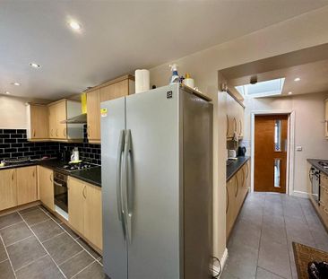 1 bedroom in a house share to rent - Photo 3
