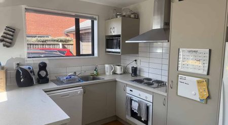 Riccarton - Modern 4 Bed/2 Bath townhouse, Double Garage, Suit Mature Students - Photo 3