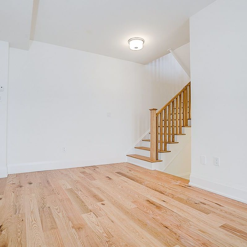 For Lease - 3295 Taha Gardens N/A, Oakville, Ontario - Photo 1