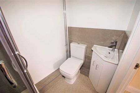 2 bed Flat for rent - Photo 5