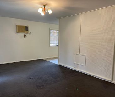 Family Home located in a quiet street - Photo 1