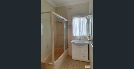 2 BEDROOM HOUSE - Photo 4