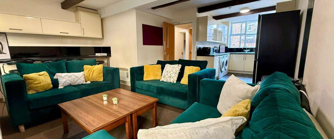 New Street Room 2 - Photo 1