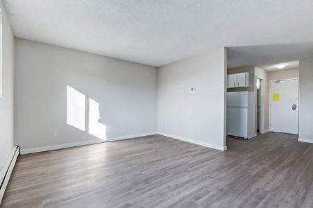 2 Bedroom - Photo 2