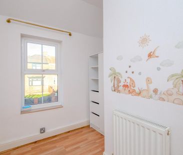 3 bedroom terraced house to rent - Photo 6