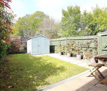 Woking, Surrey, GU21 - Photo 3