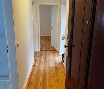 Frisch sanierte 1-Zimmer-Altbauwohnung im Seitenflügel am Erkelenzdamm - Photo 1