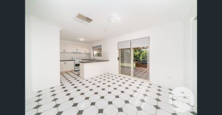 2 Kimba Drive , Glenfield Park NSW 2650 - Photo 5