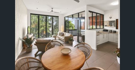 Stylish Furnished Apartment Moments from the Esplanade - Photo 3