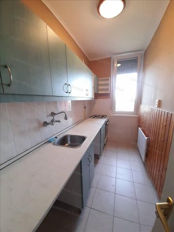 Kiadó jó állapotú lakás - Szolnok - Photo 3