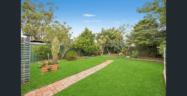 Charming Coastal Family Home - Photo 1