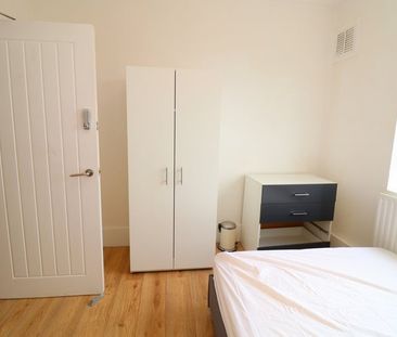 Room in a Shared Flat, Auckland House, W12 - Photo 2