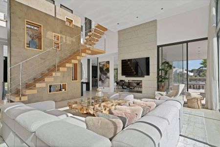 6 bedroom luxury Villa for rent in Marbella, Spain - Photo 2