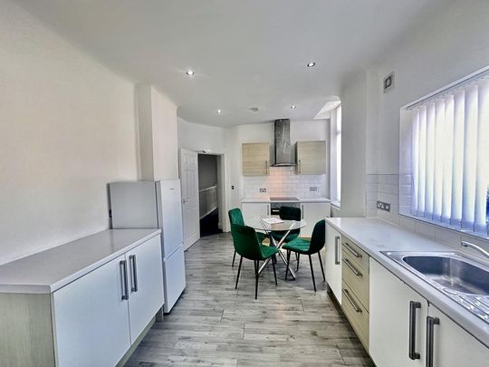 3 bedroom flat to rent - Photo 1