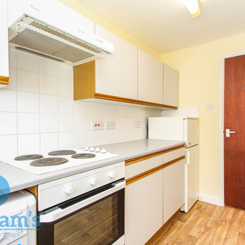 2 bed Ground Floor Flat for Rent - Photo 1