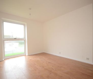 3 bedroom end of terrace house to rent - Photo 2