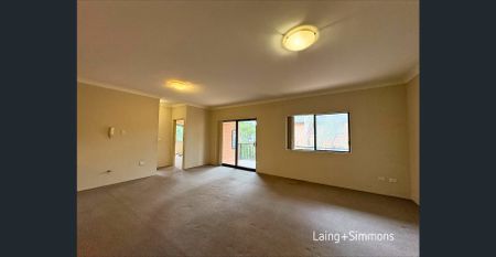 Modern two-bedroom unit in prime location - Photo 2