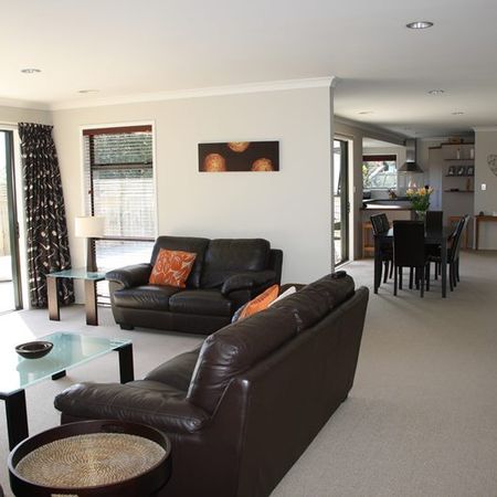 Modern Lynmore Home - Owhata - Photo 4