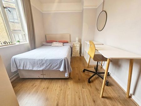 1 bedroom in a flat share to rent - Photo 2