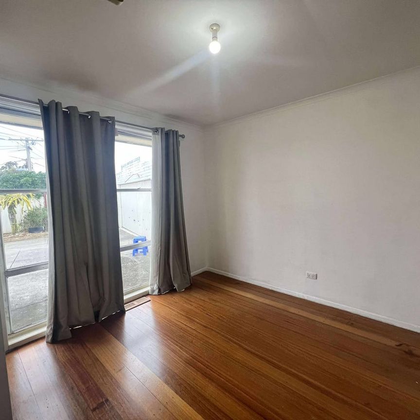 5 Jowett Avenue, Sunshine West, Vic 3020 - Photo 1