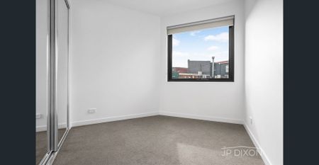 Perfectly Positioned, Stylish Living in the Heart of Highett - Photo 2