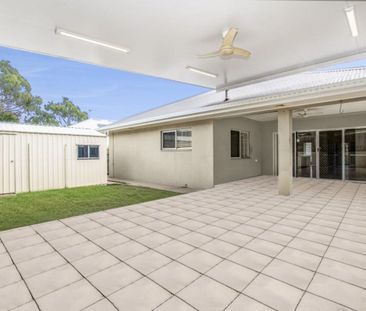Spacious Family Home with Pool - Photo 5