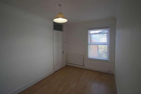 Bedroom House - Curzon Street, RG30 - Photo 4