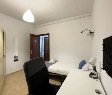 Carrer de Vilamarí, Barcelona, Catalonia 08015 - Photo 4