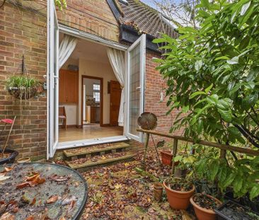 2 bedroom semi-detached house to rent - Photo 6