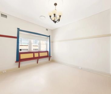 Duplex Sized, Renovated Apartment with Harbour Glimpses - Photo 1