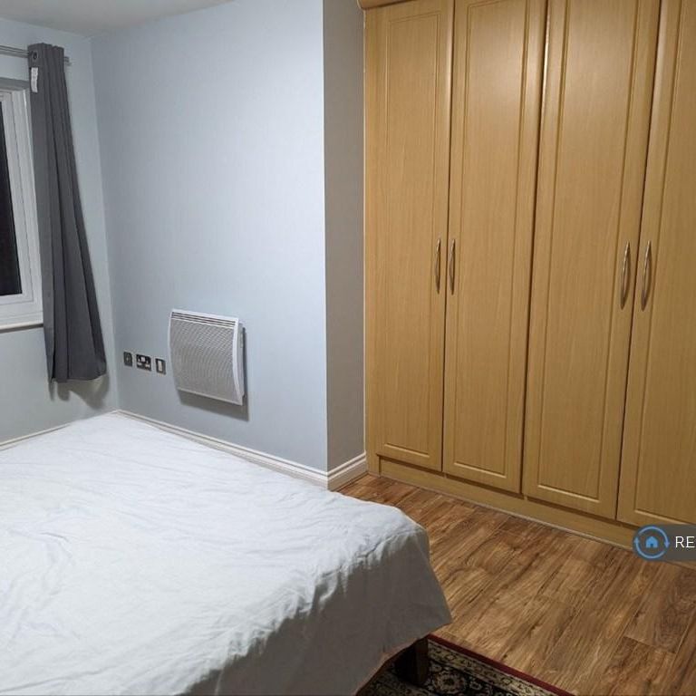 1 bedroom in a flat share to rent - Photo 1