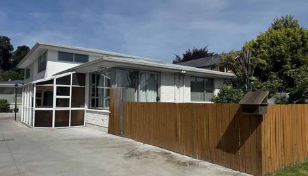 Sunny 3 bdm plus conservatory - Photo 2