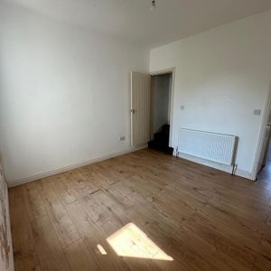 2 bedroom semi-detached house to rent - Photo 2