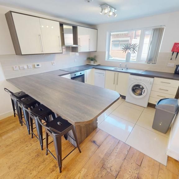 4 bedroom townhouse to rent - Photo 1