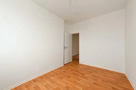 Eine Kaltmiete sparen und in eine neu sanierte 3-Raumwohnung ziehen! - Photo 3