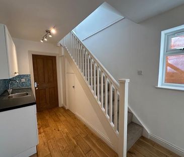 4 bedroom semi-detached house to rent - Photo 4